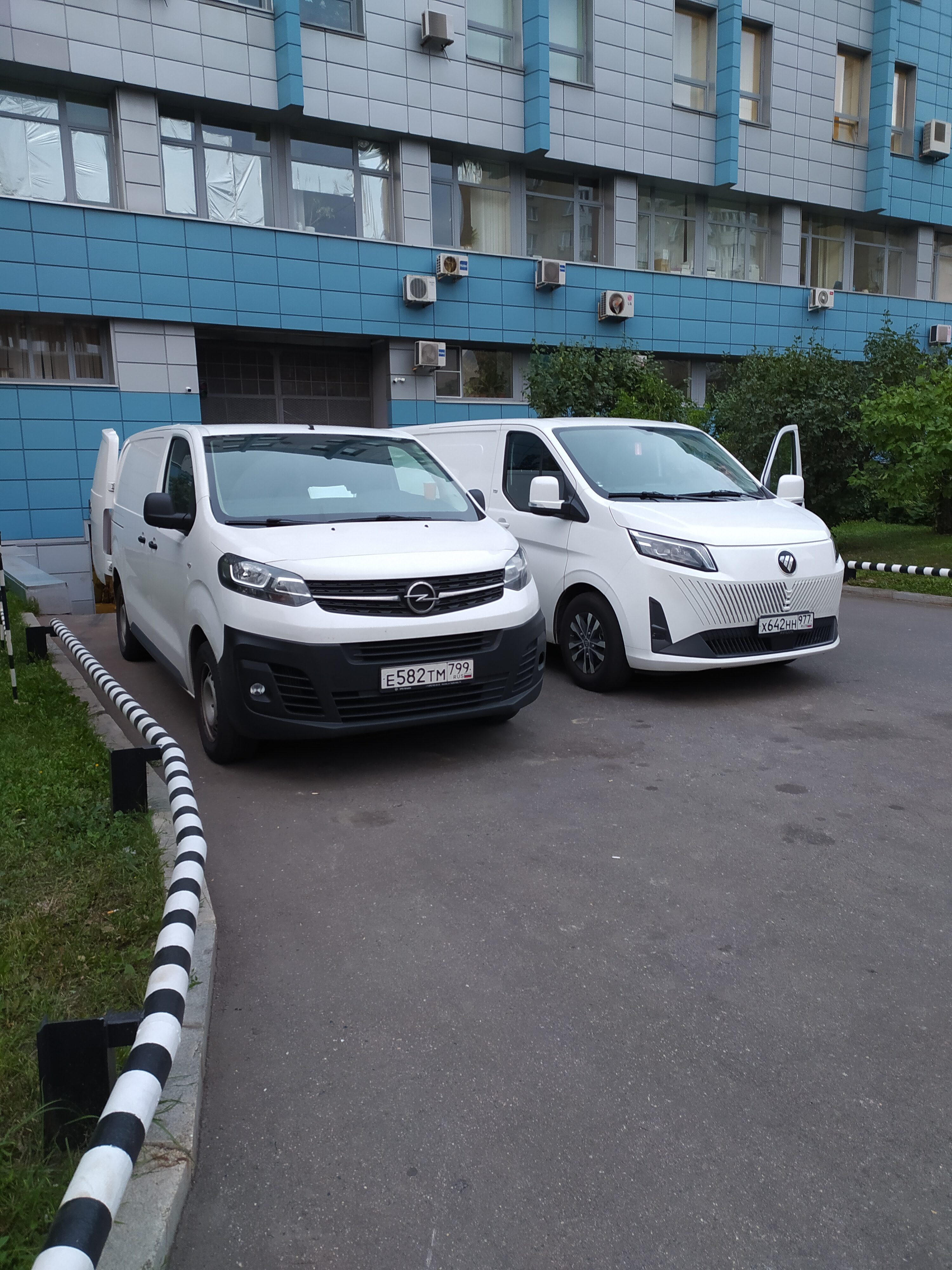 Минивэны с водителем в Москве | Перевозки 978 Минивэны с водителем в Москве | Перевозки 978